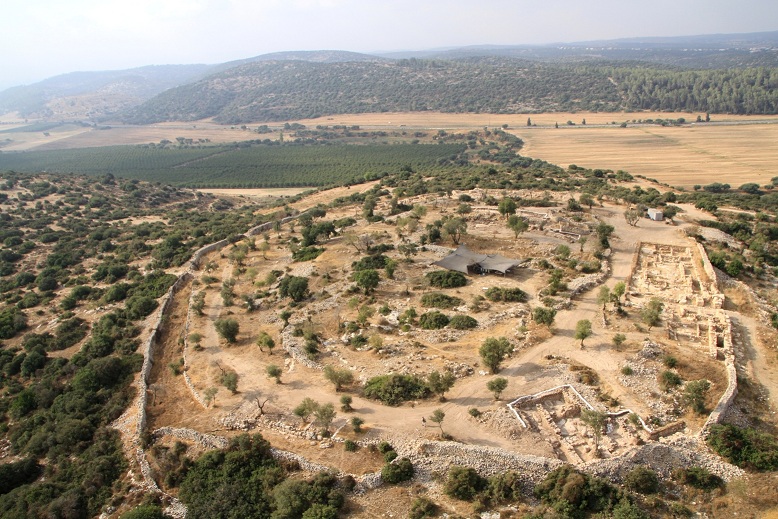 Illustration 2: Aerial photo of Khirbet Qeiyafa at the end of the seventh and final season, summer 2013