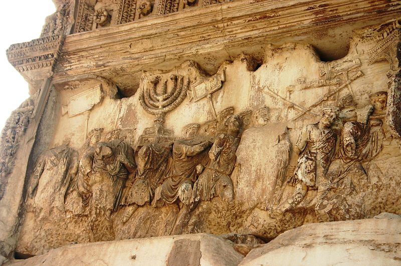 התגאה בניצחון על יהודה; מנורת המקדש בתבליט. צילום: האנטר רייט