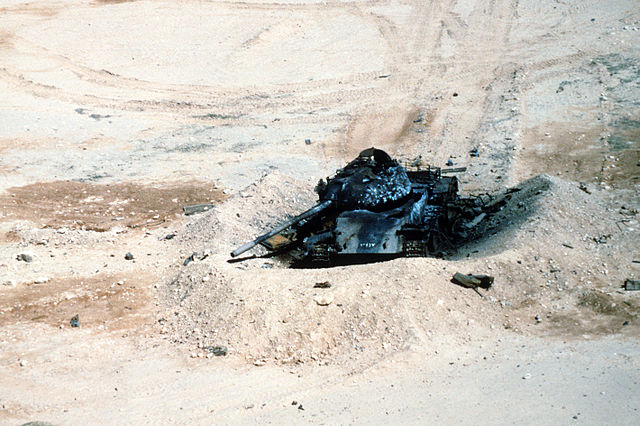מטווח ברווזים; טנק עיראקי לאחר הפצצת כוחות הקואליציה. צילום: צבא ארה"ב